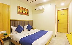 Hotel Aman Imperial Just A Minute Away From New Delhi Railway Station And Connaught Place